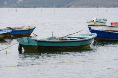 demirleyen ahşap balıkçı tekneleri