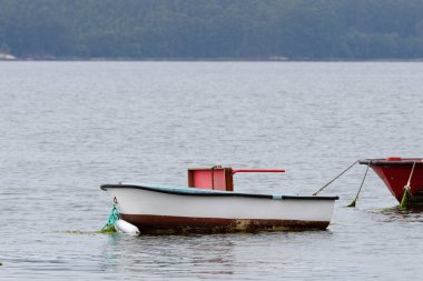 demirleyen ahşap balıkçı tekneleri