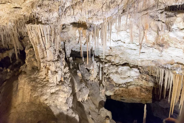 Vue Des Stalactites Des Stalagmites Dans Grotte — Photo