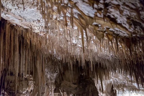 Weergave Van Stalactieten Stalagmieten Grot — Stockfoto