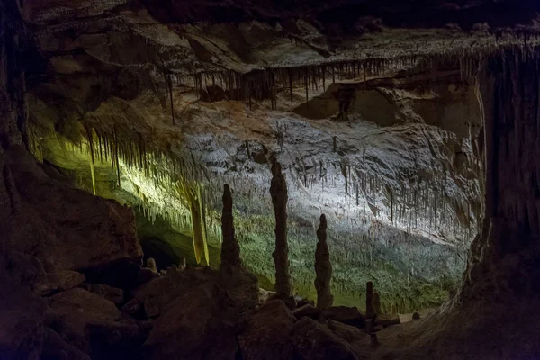 Vue Des Stalactites Des Stalagmites Dans Grotte — Photo