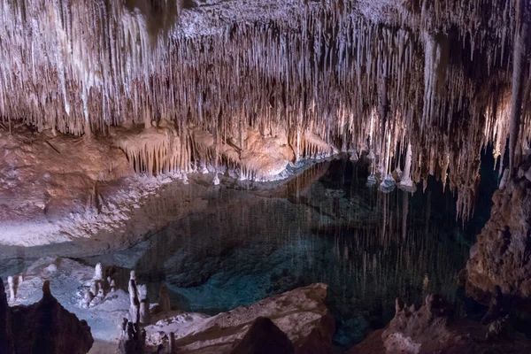 Vue Des Stalactites Des Stalagmites Dans Grotte — Photo