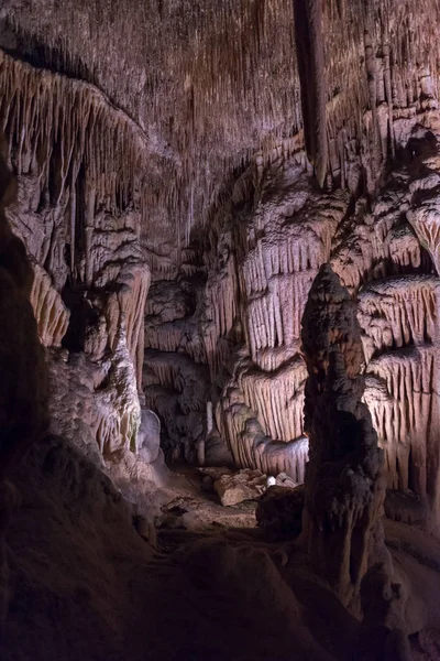 Widok Stalaktyty Stalagmity Jaskini — Zdjęcie stockowe