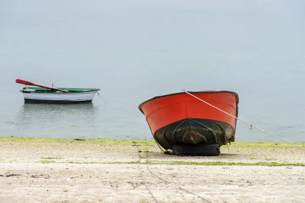 Rode Houten Vissersboten Afgemeerd — Stockfoto