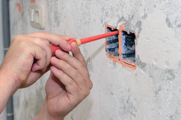 Trabalhos Construção Eletricista Instala Soquete — Fotografia de Stock