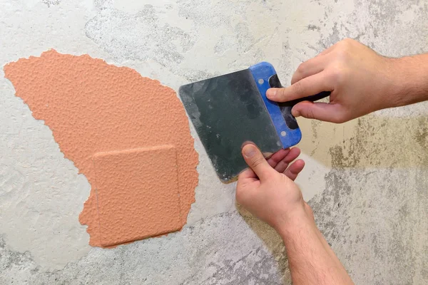 Worker Removes Old Paint Spatula — Stock Photo, Image