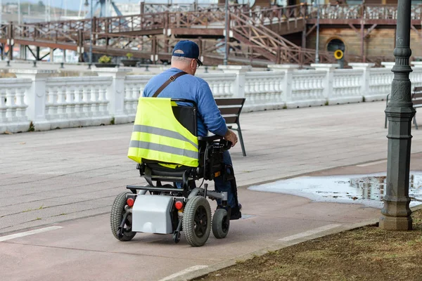 Disabled Person Electric Wheelchair Street — Stock Photo, Image