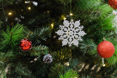 Noel süslemeleri Noel ağacı üzerinde Kapat