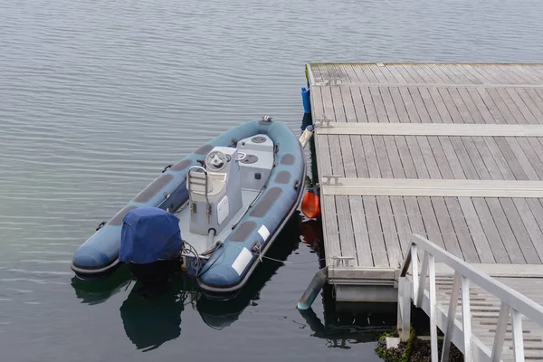 Blue Inflatable Boat Moored Pier — Stock Photo, Image