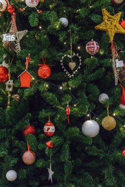 Noel süslemeleri Noel ağacı üzerinde Kapat