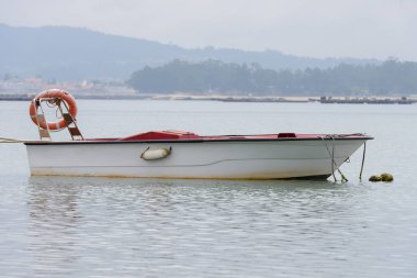ahşap tekne olta denizde demirleyen