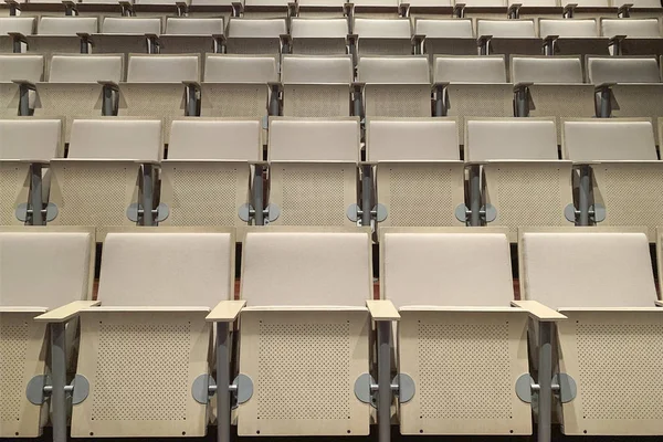 Üléssorok Egy Üres Színházban — Stock Fotó