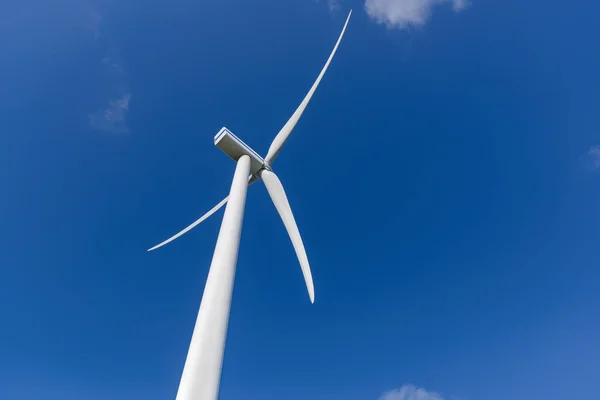 Wind turbine against a blue sky Royalty Free Stock Photos