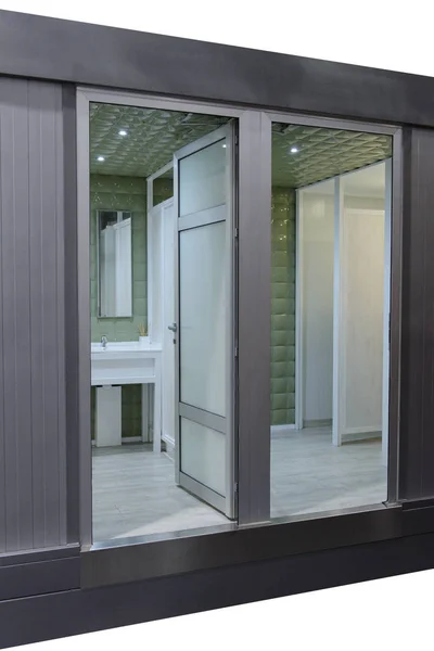 Toalett kabin med dörren öppen isolerad på vit bakgrund — Stockfoto