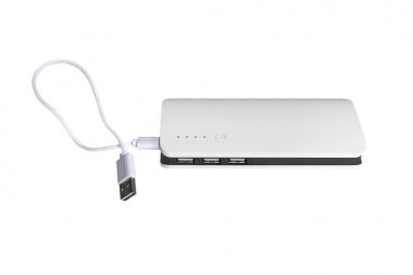 beyaz arka planda izole edilmiş harici pil