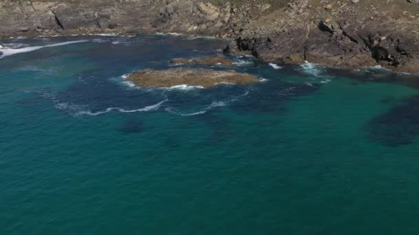 Sea Waves Crashing Rocky Shore Top View Drone — Stock Video