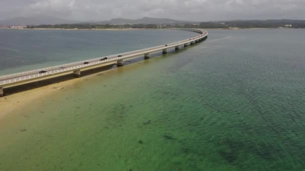 Drone Video Deniz Körfezi Görünümü Üzerinde Köprü — Stok video