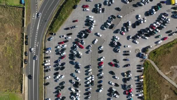 Autos Auf Dem Parkplatz Draufsicht Von Der Drohne — Stockvideo