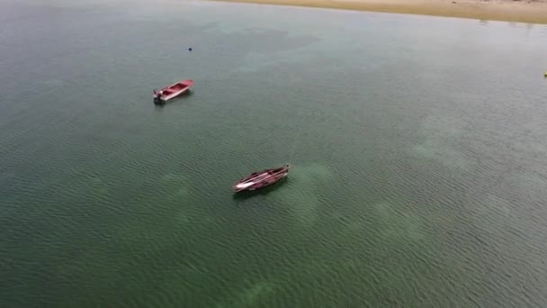 Barcos Pesca Madeira Ancorados Vista Superior Mar Drone — Vídeo de Stock