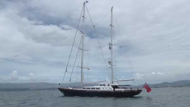 Yate Lujo Anclado Mar — Vídeo de stock