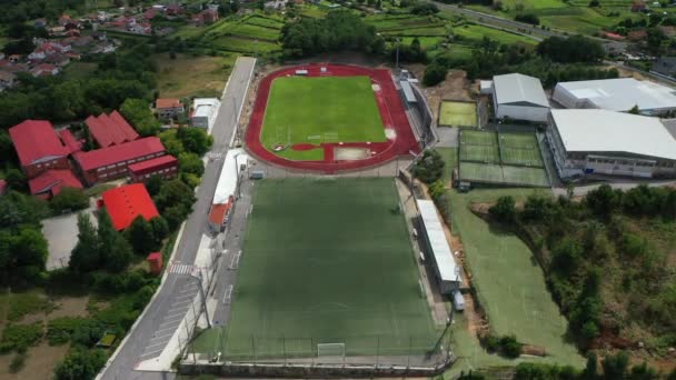 Boş Yeşil Tenis Kortları Rugby Futbol Sahaları Yukarıdan Görünümü — Stok video