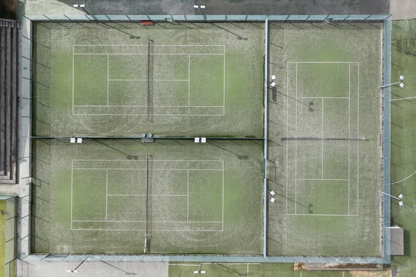 Pusty zielony kort tenisowy, widok z góry — Zdjęcie stockowe