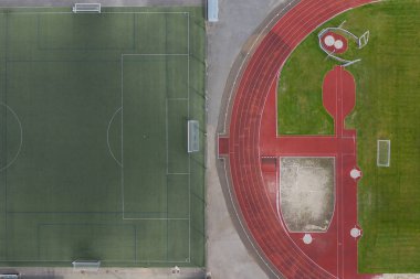 boş yeşil rugby ve futbol alanları, üst görünümü