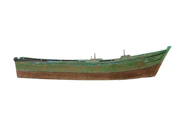 Зелений дерев'яний рибальський човен ізольований на білому тлі — стокове фото