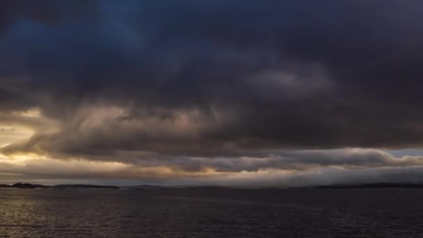 Onweerslucht Vliegen Lucht Bij Zonsondergang Time Lapse — Stockvideo