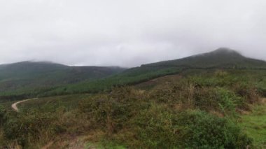 Dağlarda mistik bir sis var.