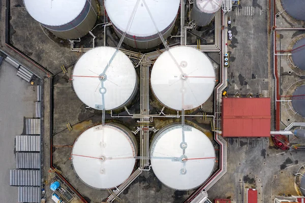 Visão Aérea Tanque Industrial Combustível Porto Marítimo Disparando Drone — Fotografia de Stock