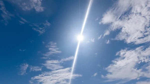 青い空に白い積雲晴れた日美しい自然景観 — ストック写真