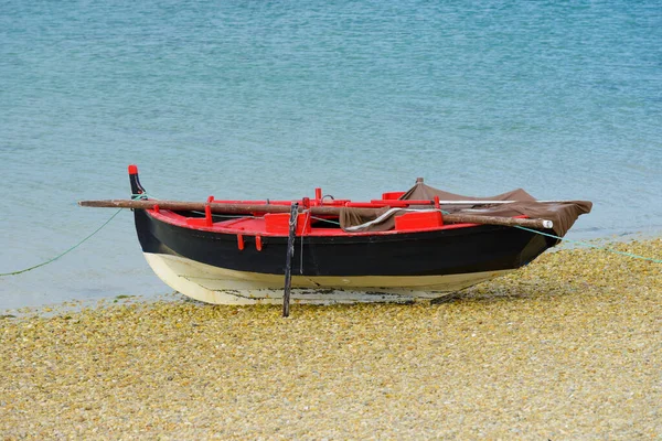 Schwarzes Hölzernes Fischerboot Vertrocknet Meeresufer — Stockfoto