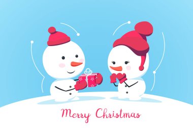 Kardan adam kıza bir hediye verir ve o da bundan hoşlanır.