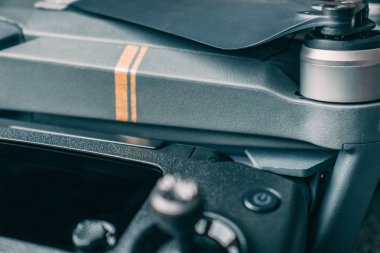 Drone ve denetleyicisi kapat.