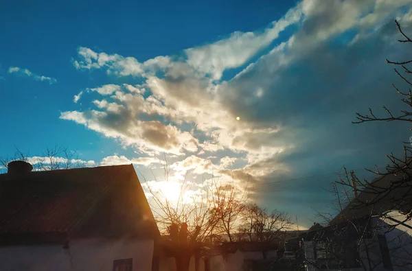 Céu fundo com nuvens. Céu com nuvens — Fotografia de Stock