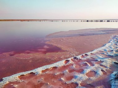 pembe tuz gölü, pembe tuz çıkarma için eski bir maden gün batımı
