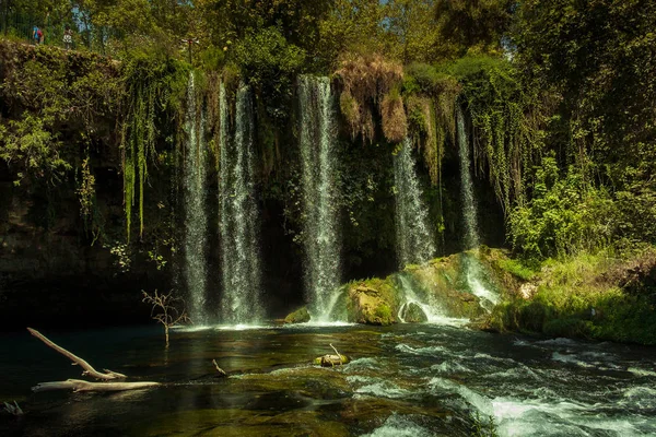 Felső Duden waterfalls, szép örökzöld paradicsoma. Ideális a pihentető Nemzeti Park — Stock Fotó