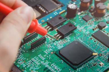 baskılı devre kartı ile birçok elektrik bileşenleri