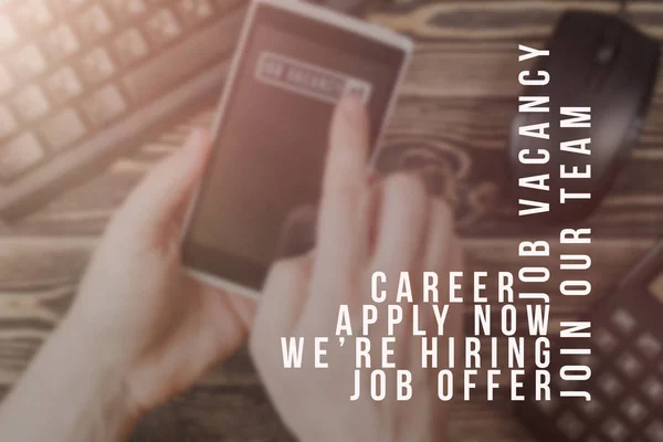 Reclutatore pubblicità per posti di lavoro vacanti, la ricerca di candidati ad assumere per le opportunità di business . — Foto Stock