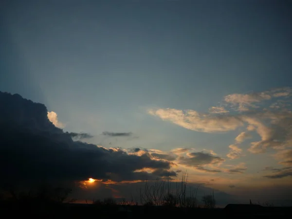 İyi ve kötü bulutların üzerinden