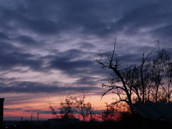 Farklı renkteki bulutlar