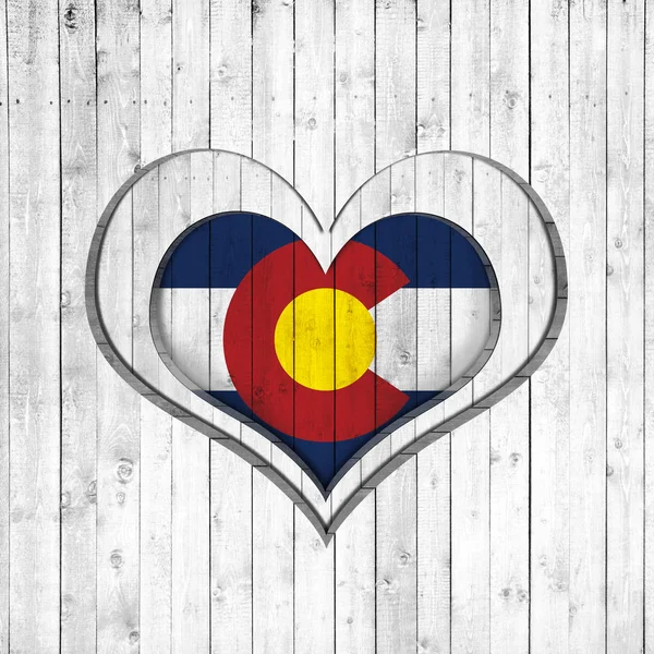 Colorado bayrağı, kalp şekli, metin veya görüntü için kopya alanı ile ahşap arka plan 