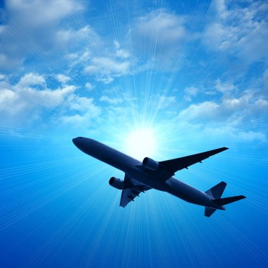 karanlık gökte uçan uçak silueti 