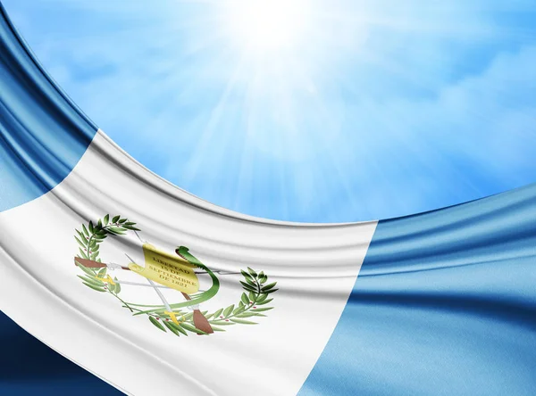 テキストまたはイメージおよび空の背景 イラストのコピー スペースとシルクのグアテマラの国旗 — ストック写真