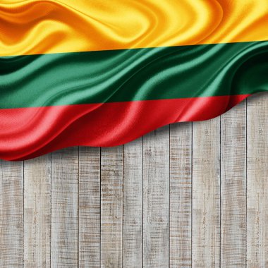  Metinleriniz ya da resimleriniz ve ahşap arkaplan- 3 boyutlu illüstrasyonunuz için kopyalama alanı bulunan Litvanya ipek bayrağı