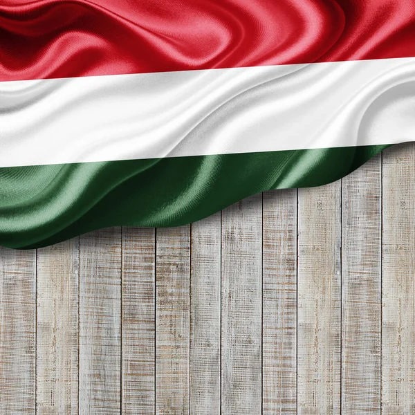 Венгерский Флаг Шелка Копирайтом Текста Изображений Деревянной Фоновой Иллюстрацией — стоковое фото