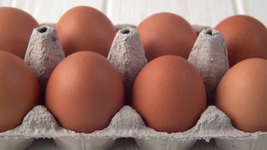 Dolly Shot Chicken Egg in Tray in Zoom View filmi. 4K Prores422