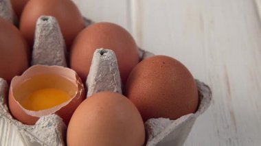 Dolly Shot Chicken Egg in Tray in Zoom View filmi. 4K Prores422
