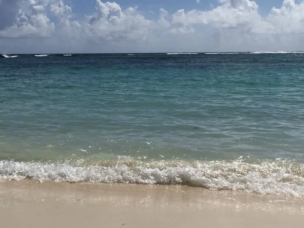 Mauritius sahilde dalgalar